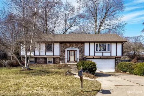 6711 Briarwood Dr, Crystal Lake, IL 60014