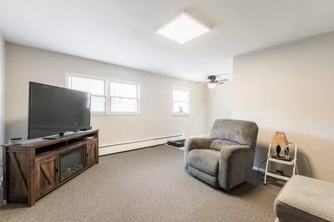 Bedroom - 105 Elm St, Elgin, IL 60123 photo 1 of 6