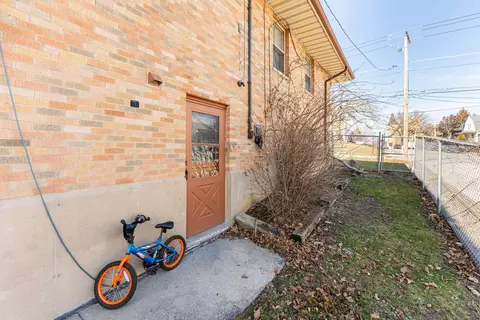 Exterior - 105 Elm St, Elgin, IL 60123 photo 14 of 14