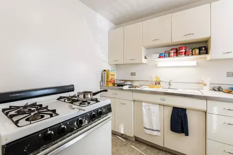 Kitchen - 105 Elm St, Elgin, IL 60123 photo 3 of 5