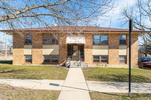 105 Elm St, Elgin, IL 60123