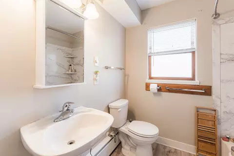 Bath - 105 Elm St, Elgin, IL 60123 photo 1 of 5