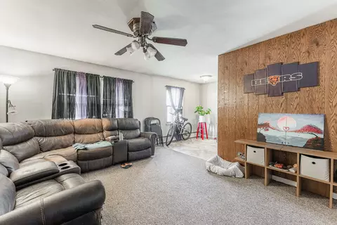 Living - 105 Elm St, Elgin, IL 60123 photo 7 of 9