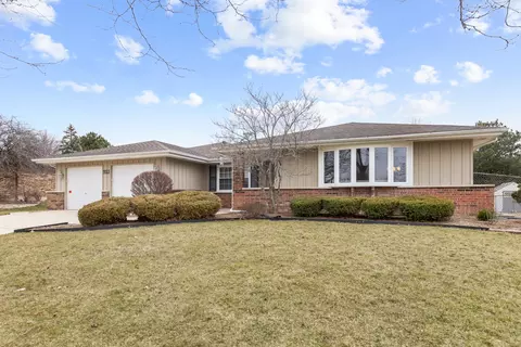 113 S Staffire Dr, Schaumburg, IL 60193