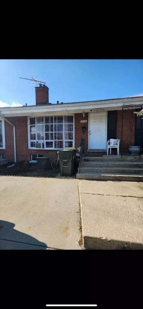 8948 Robin Dr, Des Plaines, IL 60016