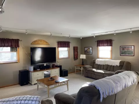 Living - 3821 Morgan St, Steger, IL 60475 photo 5 of 6