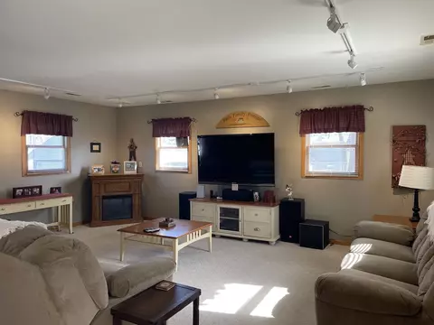 Living - 3821 Morgan St, Steger, IL 60475 photo 6 of 6