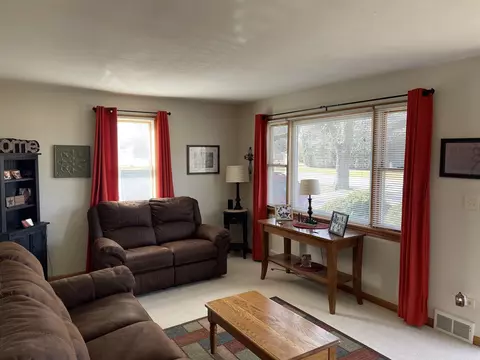 Living - 3821 Morgan St, Steger, IL 60475 photo 2 of 6