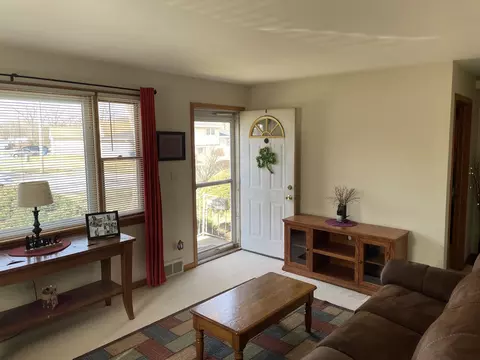 Living - 3821 Morgan St, Steger, IL 60475 photo 3 of 6