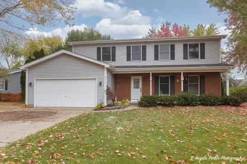 3113 W Lorient Dr, Mchenry, IL 60050