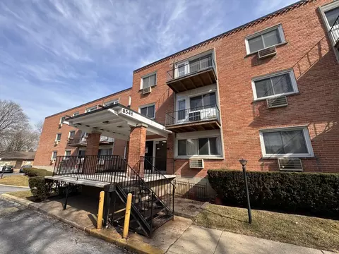 8541 Lotus Ave #915, Skokie, IL 60077