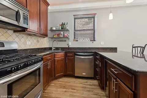 Kitchen - 642 E 50th St #1E, Chicago, IL 60615 photo 3 of 4