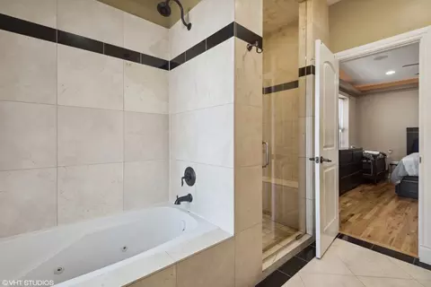 Bath - 642 E 50th St #1E, Chicago, IL 60615 photo 1 of 5