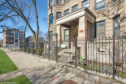 642 E 50th St #1E, Chicago, IL 60615