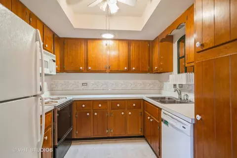 Kitchen - 3 Harrogate On Oxford, Rolling Meadows, IL 60008 photo 1 of 1