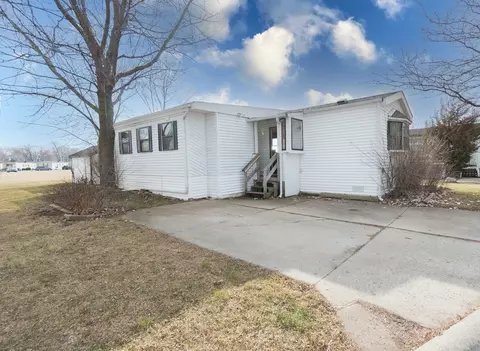 3305 Susan Cir #8, Park City, IL 60085