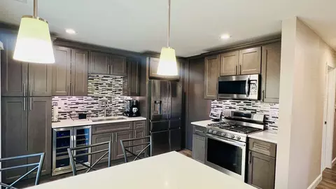 Kitchen - 1318 Alpine Ct #1318, Wheeling, IL 60090 photo 6 of 13