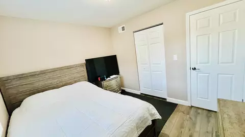 Bedroom - 1318 Alpine Ct #1318, Wheeling, IL 60090 photo 4 of 6