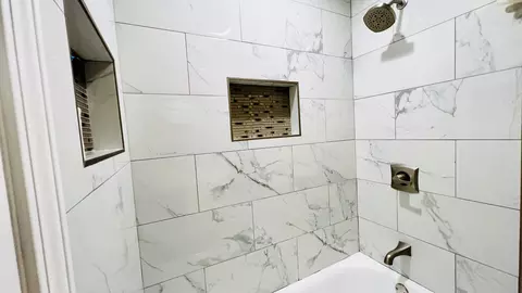 Bath - 1318 Alpine Ct #1318, Wheeling, IL 60090 photo 2 of 2