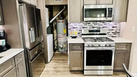 Kitchen - 1318 Alpine Ct #1318, Wheeling, IL 60090 photo 10 of 13