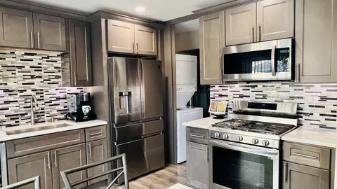 Kitchen - 1318 Alpine Ct #1318, Wheeling, IL 60090 photo 4 of 13