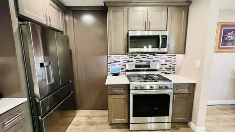 Kitchen - 1318 Alpine Ct #1318, Wheeling, IL 60090 photo 3 of 13