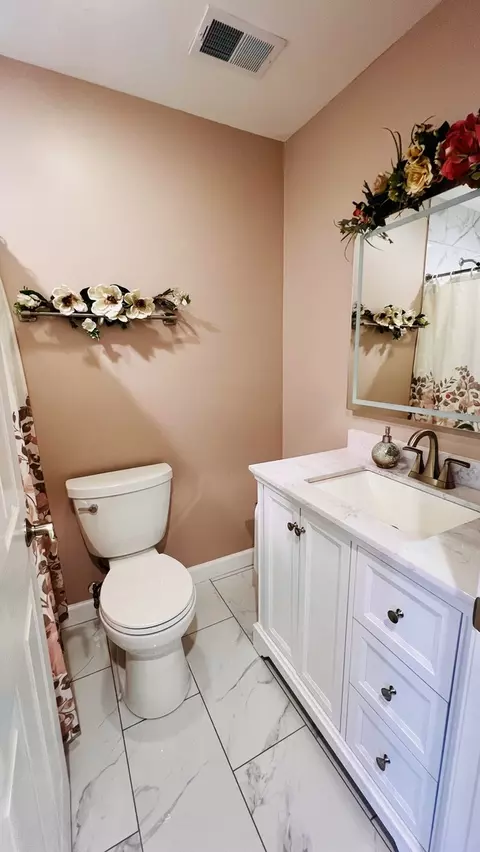 Bath - 1318 Alpine Ct #1318, Wheeling, IL 60090 photo 1 of 2