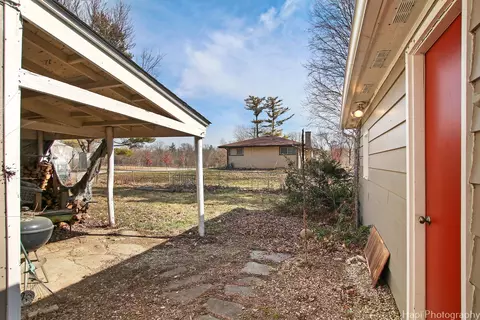 Exterior - 2502 S Scheid Ln, Mchenry, IL 60051 photo 3 of 4
