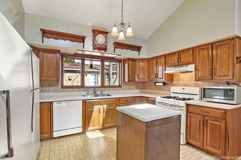 Kitchen - 2502 S Scheid Ln, Mchenry, IL 60051 photo 2 of 4
