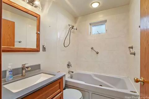 Bath - 2502 S Scheid Ln, Mchenry, IL 60051 photo 1 of 1
