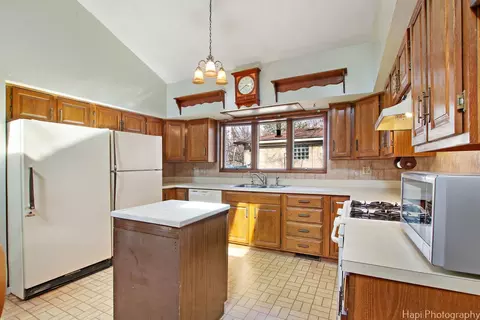 Kitchen - 2502 S Scheid Ln, Mchenry, IL 60051 photo 1 of 4