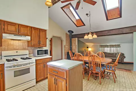 Kitchen - 2502 S Scheid Ln, Mchenry, IL 60051 photo 3 of 4