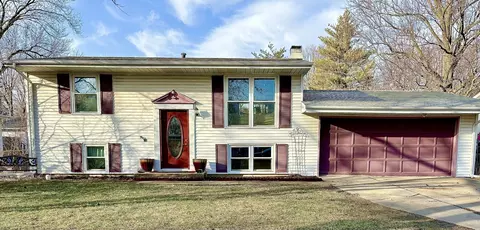 Exterior - 1604 Arrowhead Dr, Bloomington, IL 61704 photo 2 of 4