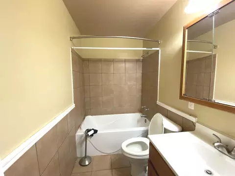 Bath - 1604 Arrowhead Dr, Bloomington, IL 61704 photo 2 of 2