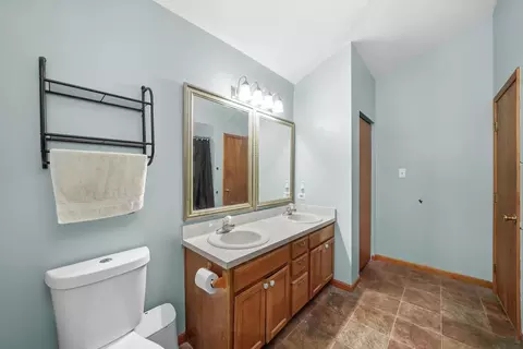 Bath - 4502 Sunset Ridge Dr, Plainfield, IL 60586 photo 2 of 3