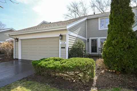 Exterior - 2128 Creekside Dr, Wheaton, IL 60189 photo 2 of 8