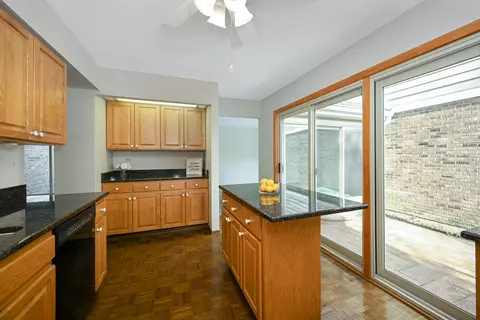 Kitchen - 2128 Creekside Dr, Wheaton, IL 60189 photo 3 of 3