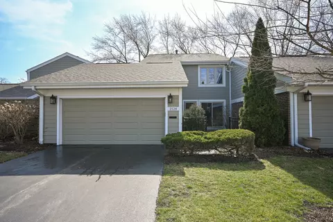 2128 Creekside Dr, Wheaton, IL 60189