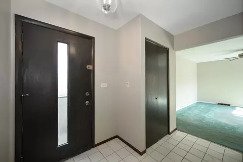 Entry Way - 2128 Creekside Dr, Wheaton, IL 60189 photo 1 of 1
