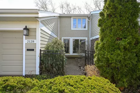 Exterior - 2128 Creekside Dr, Wheaton, IL 60189 photo 3 of 8