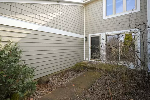 Exterior - 2128 Creekside Dr, Wheaton, IL 60189 photo 4 of 8