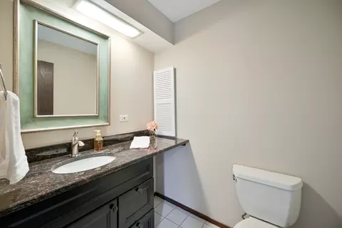 Bath - 2128 Creekside Dr, Wheaton, IL 60189 photo 1 of 3