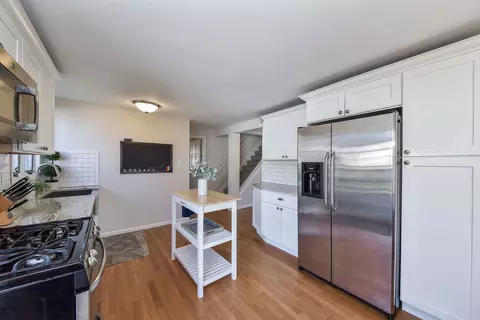 Kitchen - 609 E Liberty Dr, Wheaton, IL 60187 photo 2 of 3