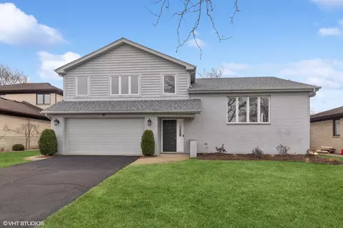 695 Berkshire Ln, Des Plaines, IL 60016