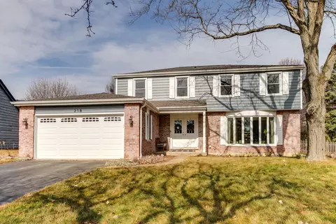 218 Greentree Pkwy, Libertyville, IL 60048