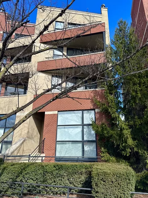 1510 W Grand Ave #2E, Chicago, IL 60642