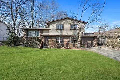 349 Lyons Dr, Bolingbrook, IL 60440