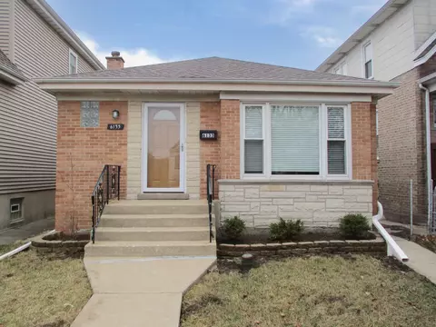 6133 W Giddings St, Chicago, IL 60630