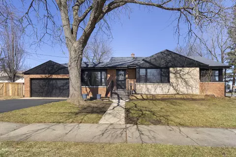 1390 S 5th Ave, Des Plaines, IL 60018