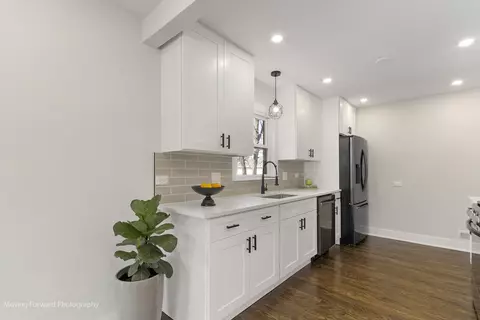 Kitchen - 1390 S 5th Ave, Des Plaines, IL 60018 photo 1 of 4